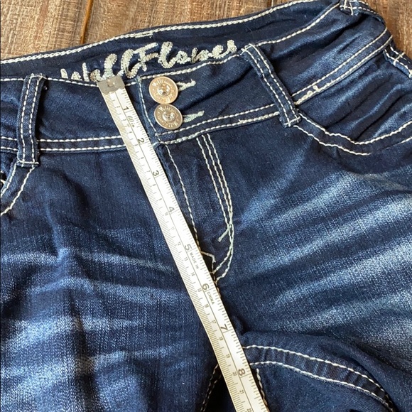 Wallflower jeans Sz 0 bootcut embellished 2 Button - Picture 13 of 13